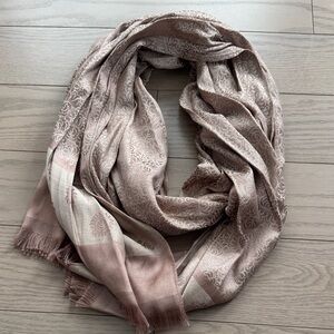 Elegant Paisley Pashmina Scarf in Brown hues